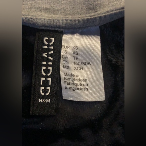 78 active cropped tank styled, brand new NWT DIVIDED grey tank top cropped top! - Picture 3 of 3